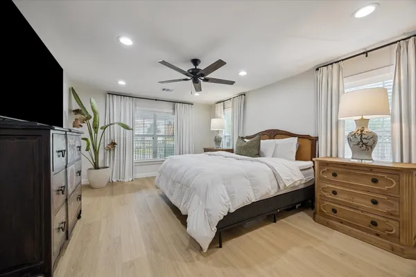 $2,100 | 1410 East 32nd 1/2 Street, Houston, TX 77022