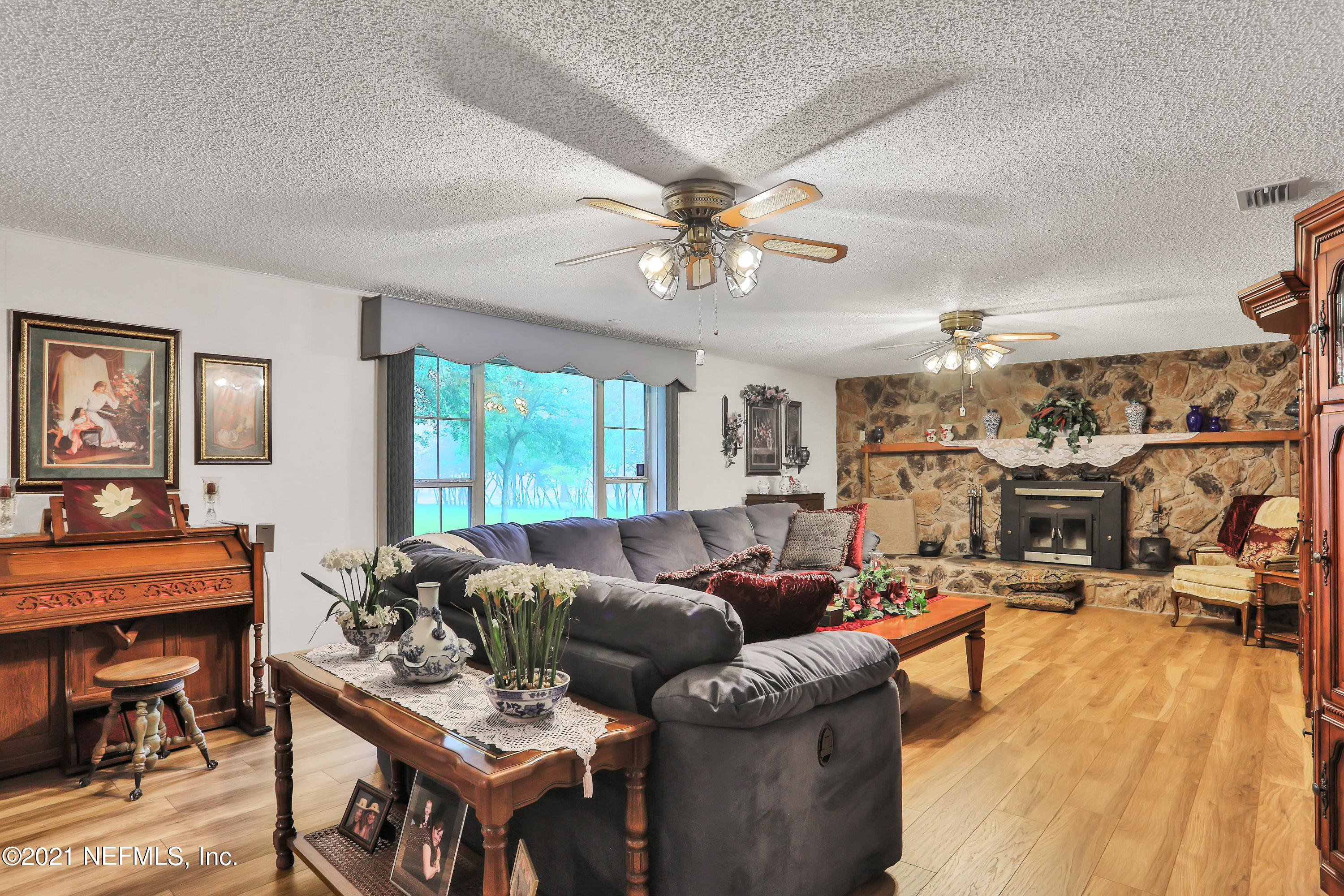 3540 Jones Road Jacksonville, FL 32220 - Photo 6 of 40 Living-room