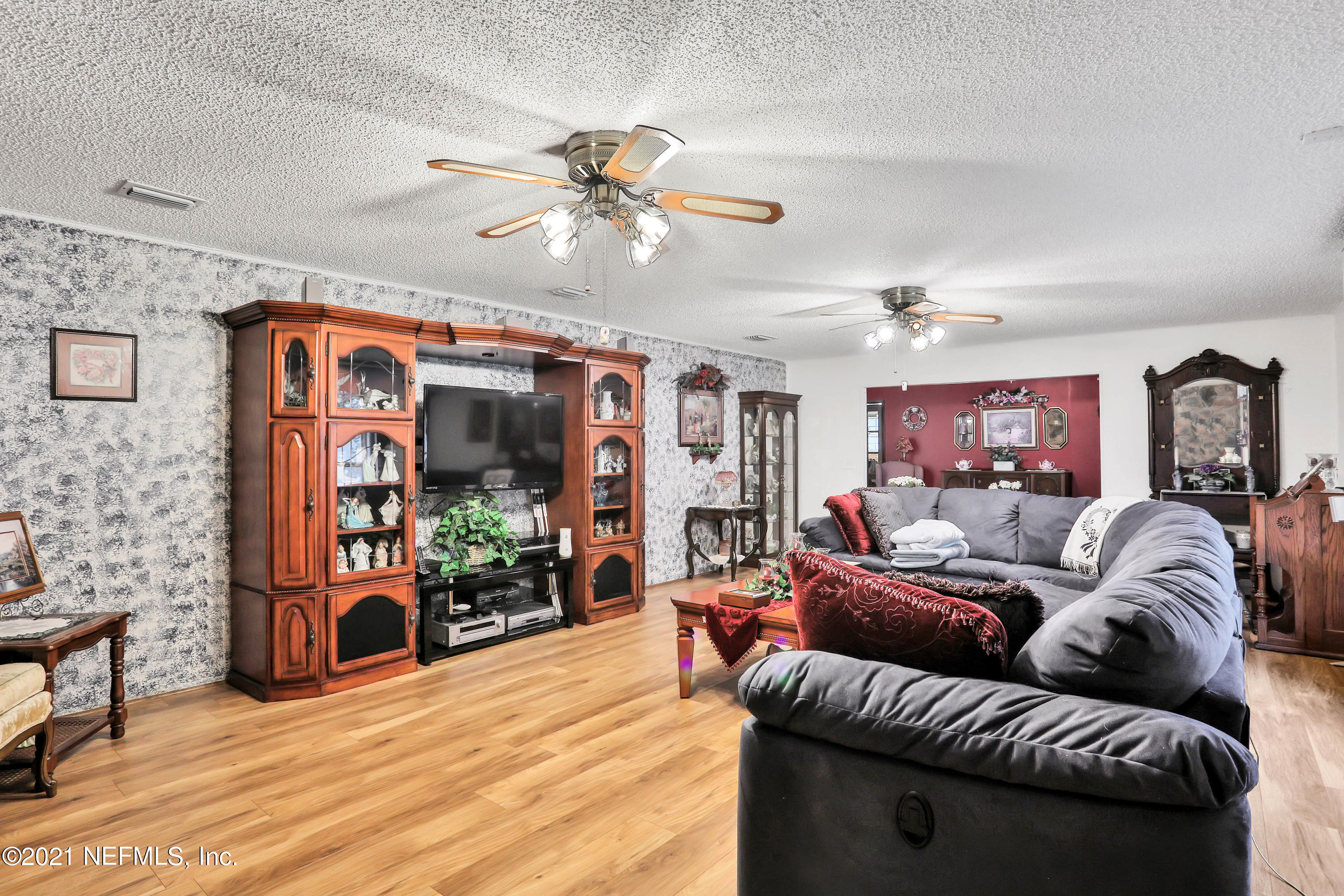 3540 Jones Road Jacksonville, FL 32220 - Photo 7 of 40 Living-room