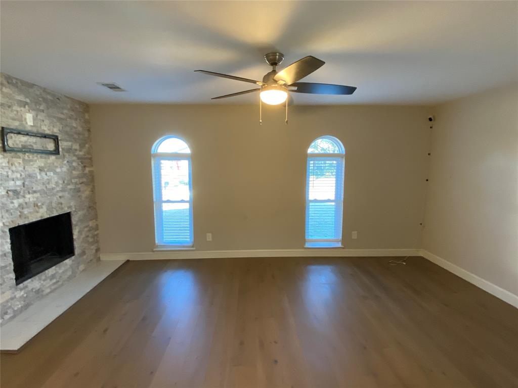 2032 Kings Road Carrollton, TX 75007 - Photo 3 of 14 Gallery Image 3