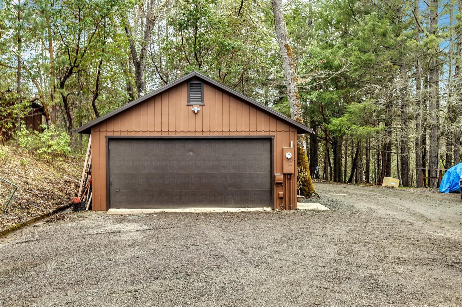 1250 Wards Creek Road Rogue River, OR 97537 - Photo 28 of 32 Garage/Shop with 220V Power! Also....pow