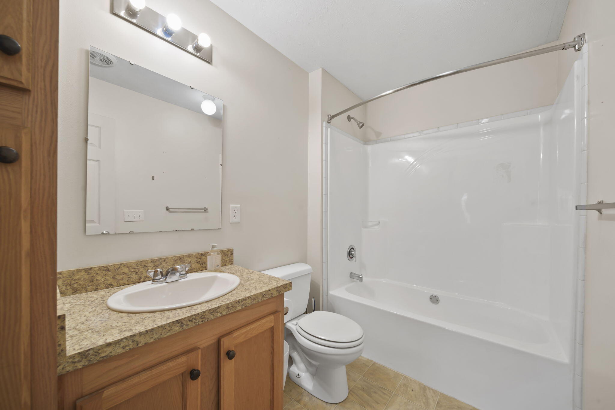 6655 Jackson Road, Unit 722 Ann Arbor, MI 48103 - Photo 15 of 35 15-web-or-mls-DSC03145