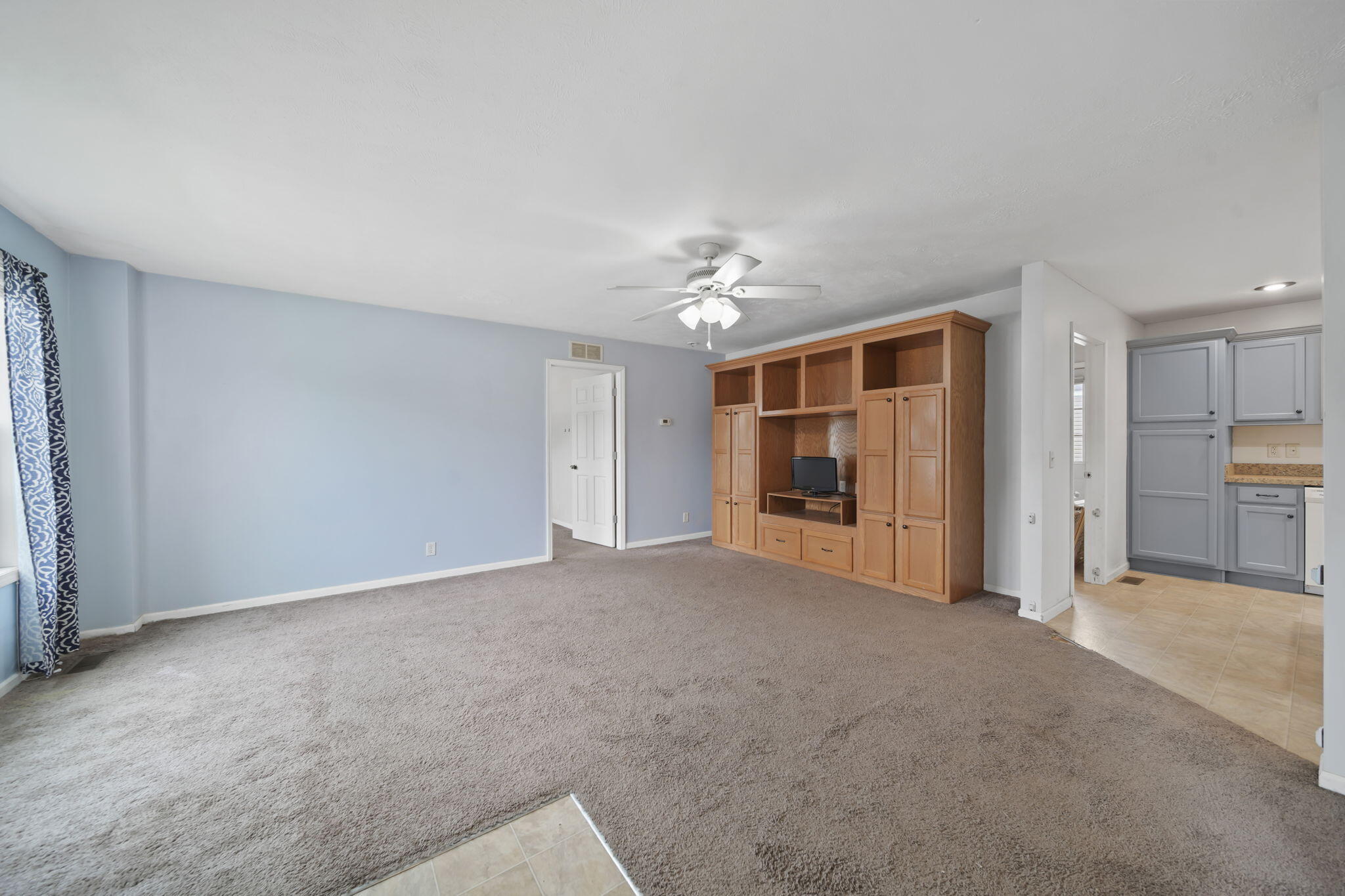 6655 Jackson Road, Unit 722 Ann Arbor, MI 48103 - Photo 4 of 35 4-web-or-mls-DSC03074