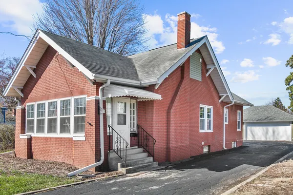 $224,700 | 16816 South Park Avenue, South Holland, IL 60473