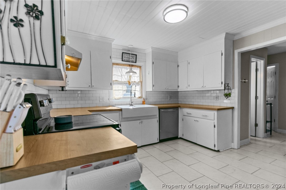 108 Mckinnon Drive Rockingham, NC 28379 - Photo 10 of 34 a kitchen that has a sink and a stove in it