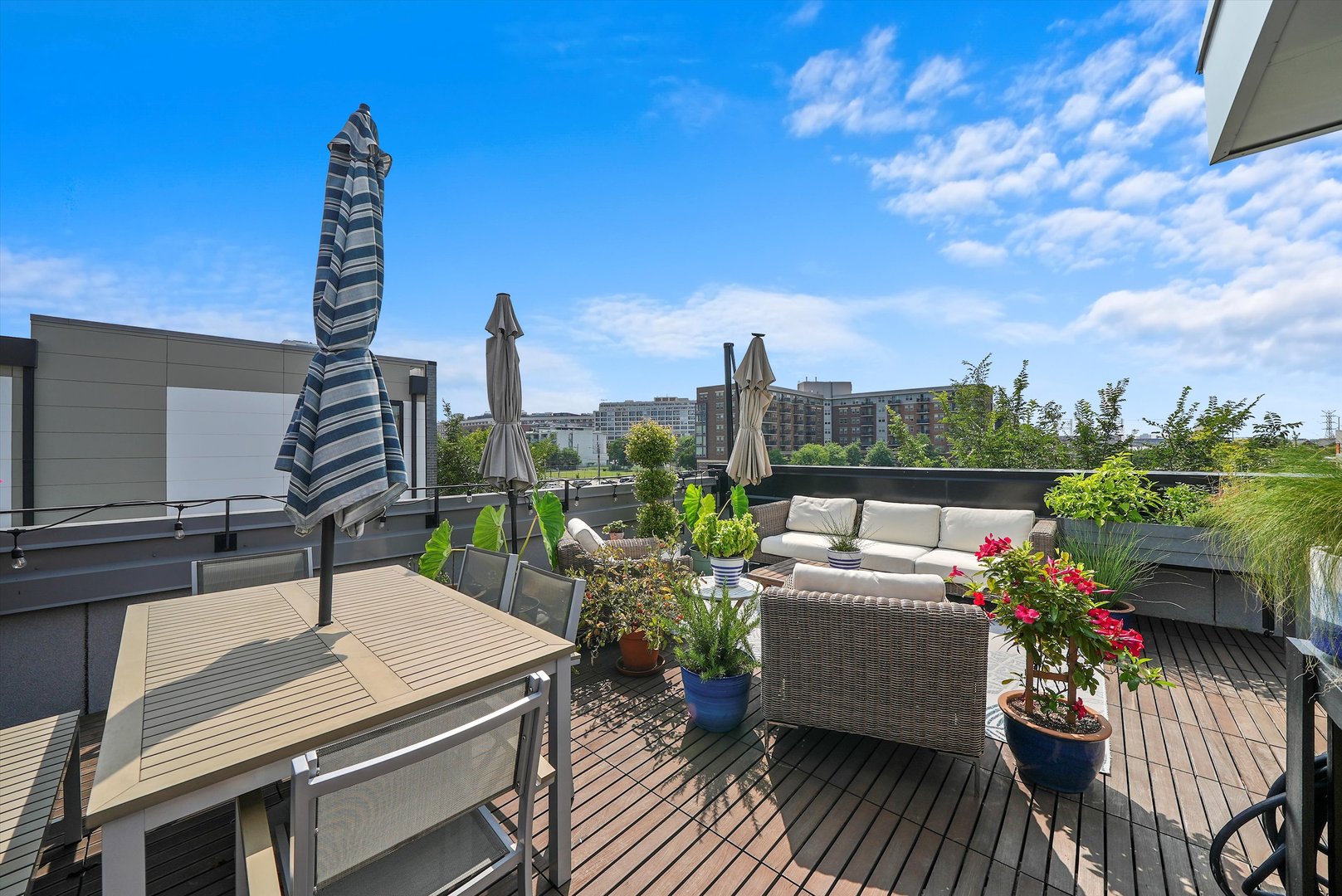 459 West Hobbie Street Chicago, IL 60610 - Photo 34 of 47 a terrace with outdoor seating and city view