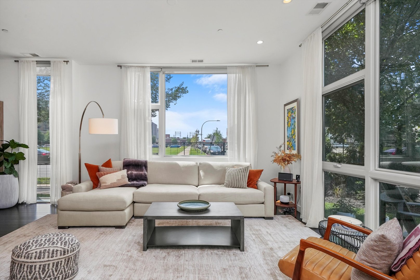 459 West Hobbie Street Chicago, IL 60610 - Photo 4 of 47 a living room with furniture and a large window