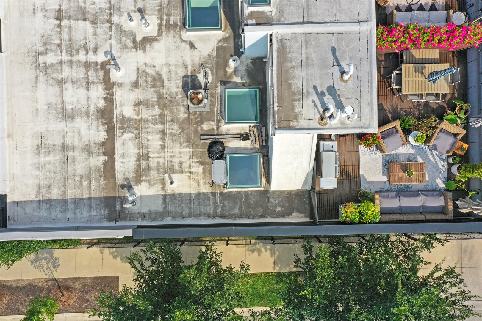 459 West Hobbie Street Chicago, IL 60610 - Photo 43 of 47 a view of pool and outdoor space