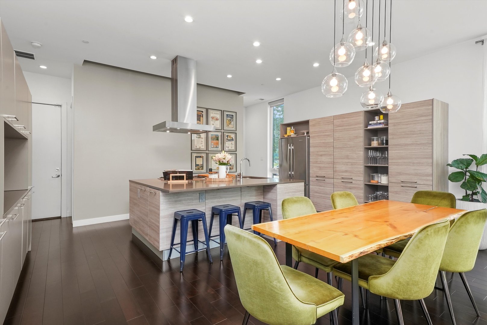 459 West Hobbie Street Chicago, IL 60610 - Photo 9 of 47 a dining room with furniture a chandelier and wooden floor