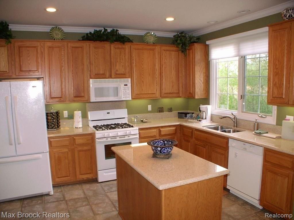 3626 Sahalee Drive Rochester, MI 48309 - Photo 11 of 24 Full Kitchen