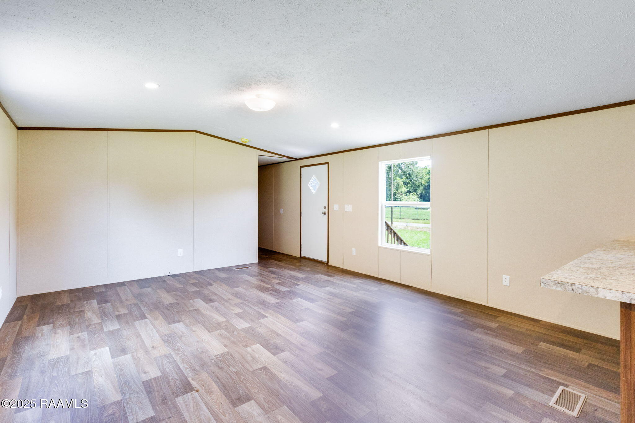 182 Talisman Street Opelousas, LA 70570 - Photo 3 of 18 Livign Room