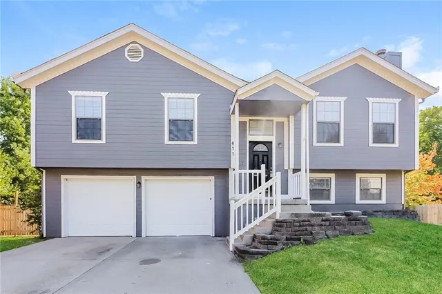 $2,250 | 411 Allendale Court, Greenwood, MO 64034