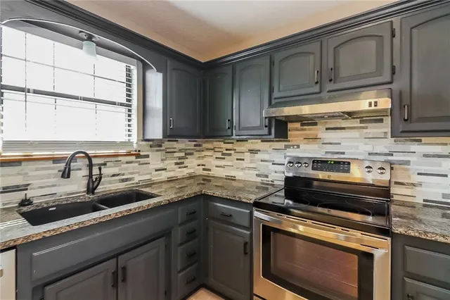 $2,250 | 411 Allendale Court, Greenwood, MO 64034