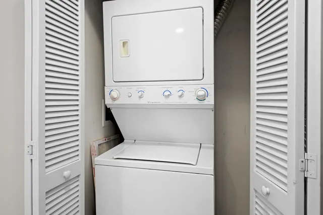 $295,000 | 1250 South Michigan Avenue, Unit 1708, Chicago, IL 60605