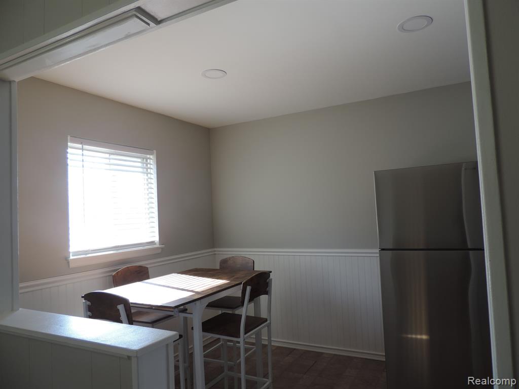 2360 Rosemont Road Berkley, MI 48072 - Photo 4 of 16