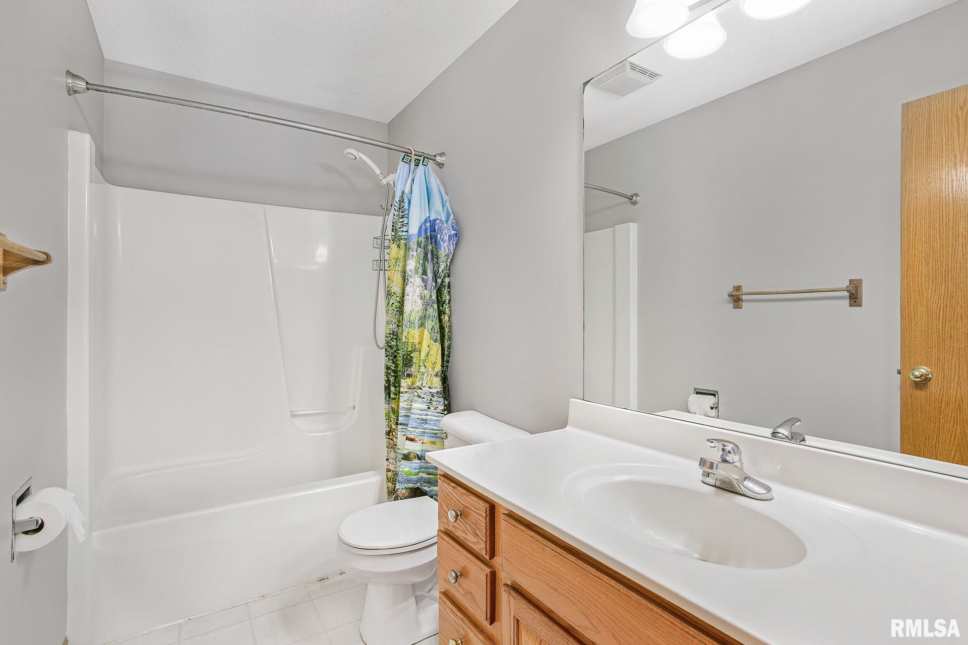 2085 Ashford Road Bettendorf, IA 52722 - Photo 23 of 32 Gallery Image 23