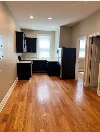 $2,000 | 2310 West Grand Avenue, Unit 1N, Chicago, IL 60612