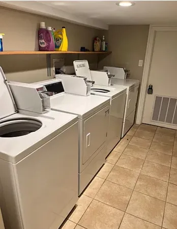 $2,000 | 2310 West Grand Avenue, Unit 1N, Chicago, IL 60612
