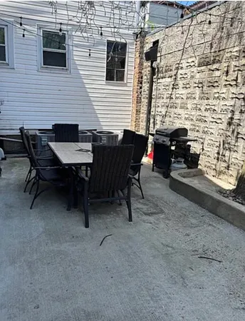 $2,000 | 2310 West Grand Avenue, Unit 1N, Chicago, IL 60612