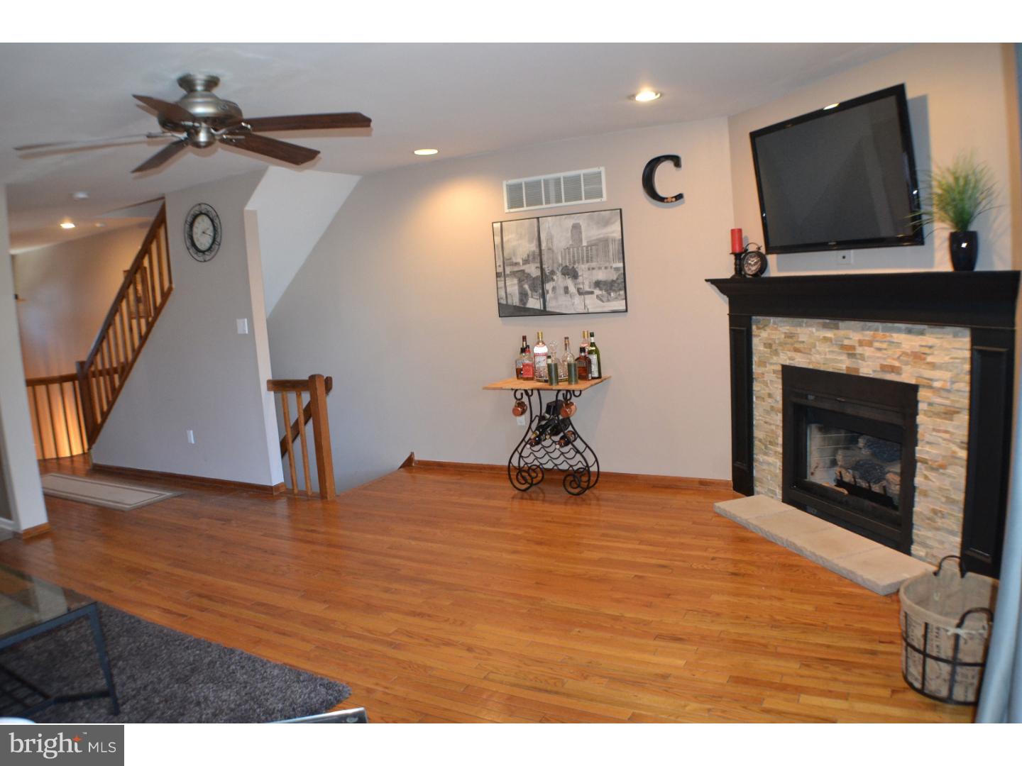 8816 Ridge Avenue, Unit 19 Philadelphia, PA 19128 - Photo 22 of 25 Living Room