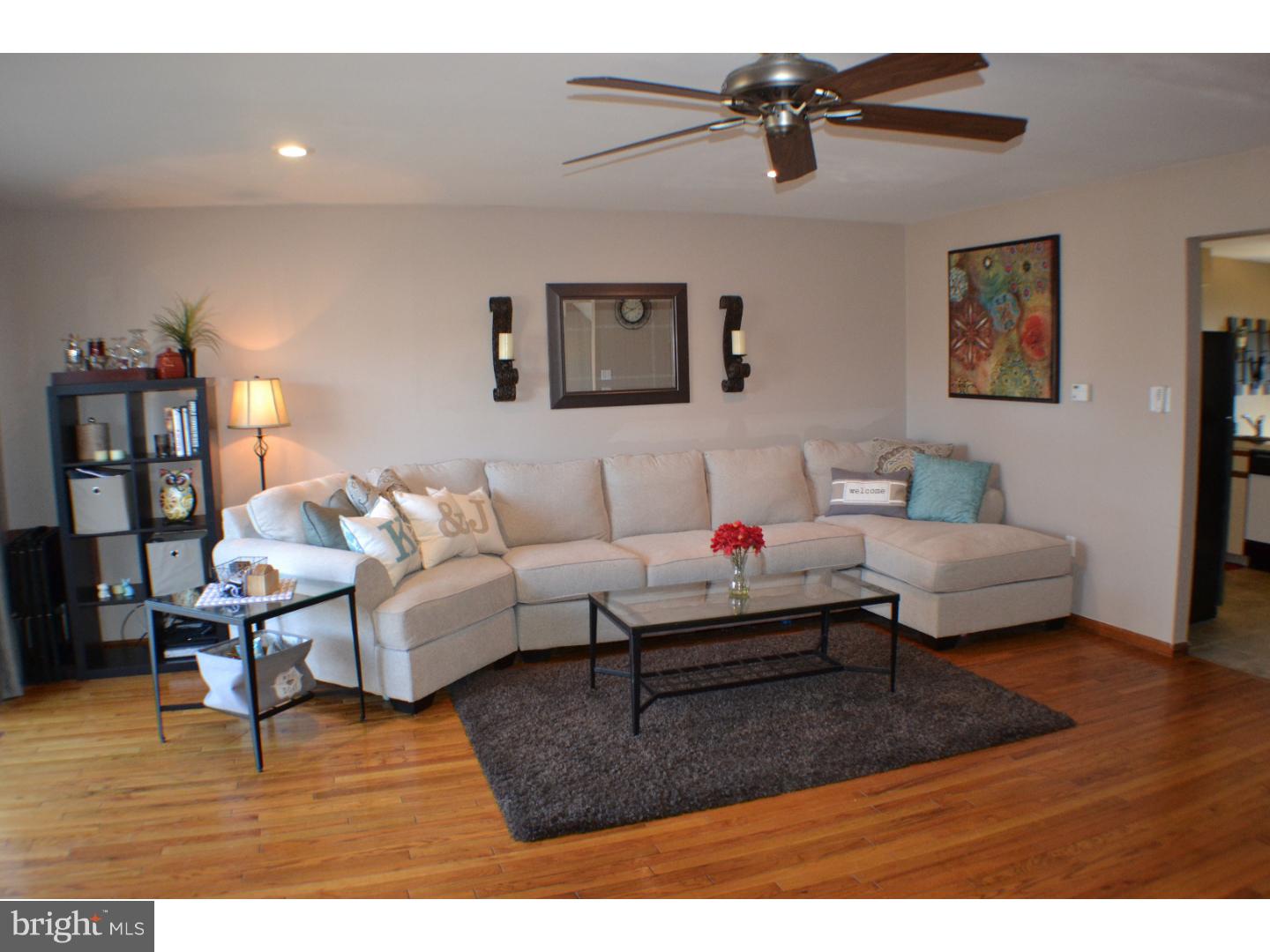 8816 Ridge Avenue, Unit 19 Philadelphia, PA 19128 - Photo 4 of 25 Living Room