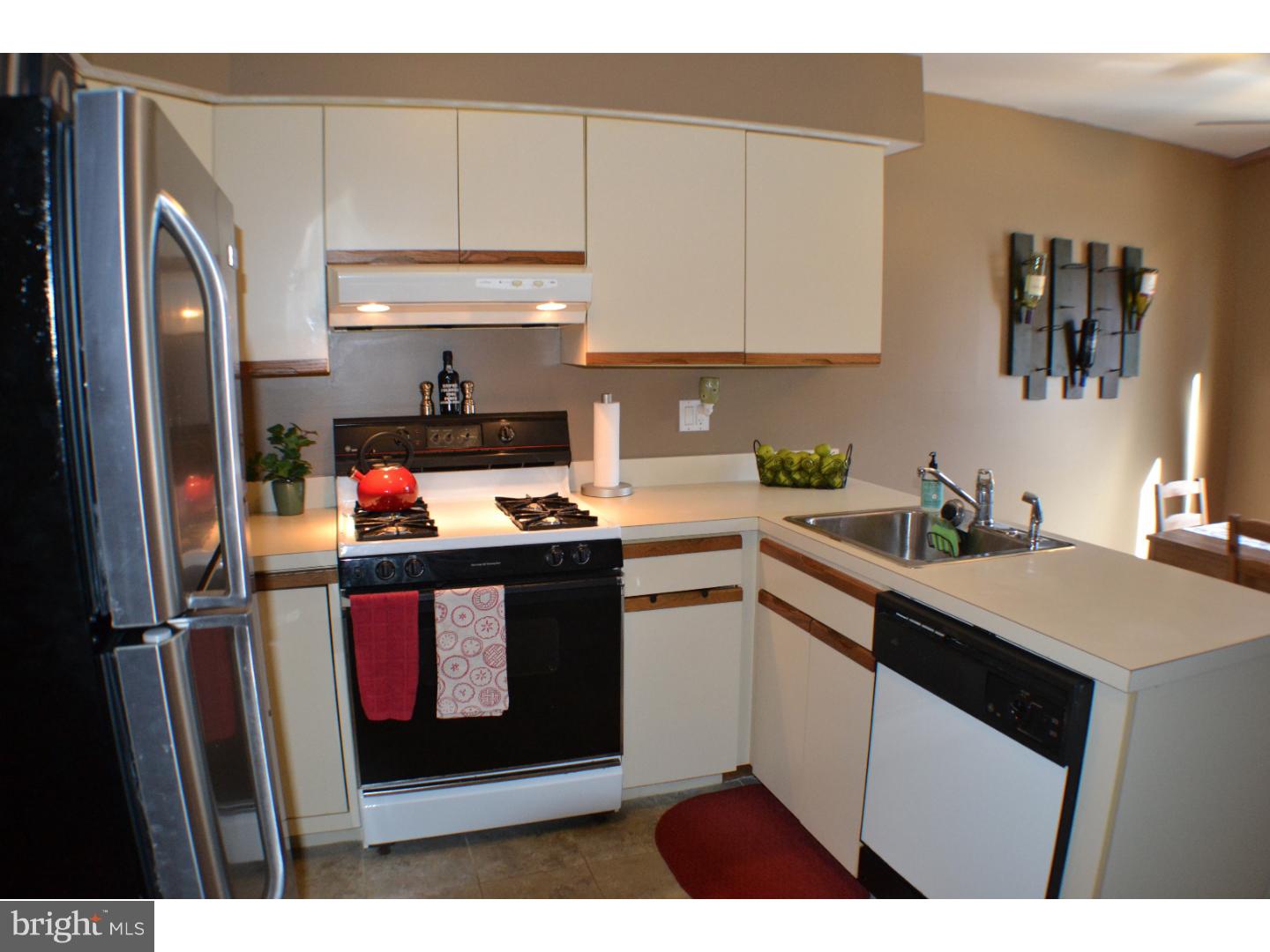 8816 Ridge Avenue, Unit 19 Philadelphia, PA 19128 - Photo 7 of 25 Kitchen
