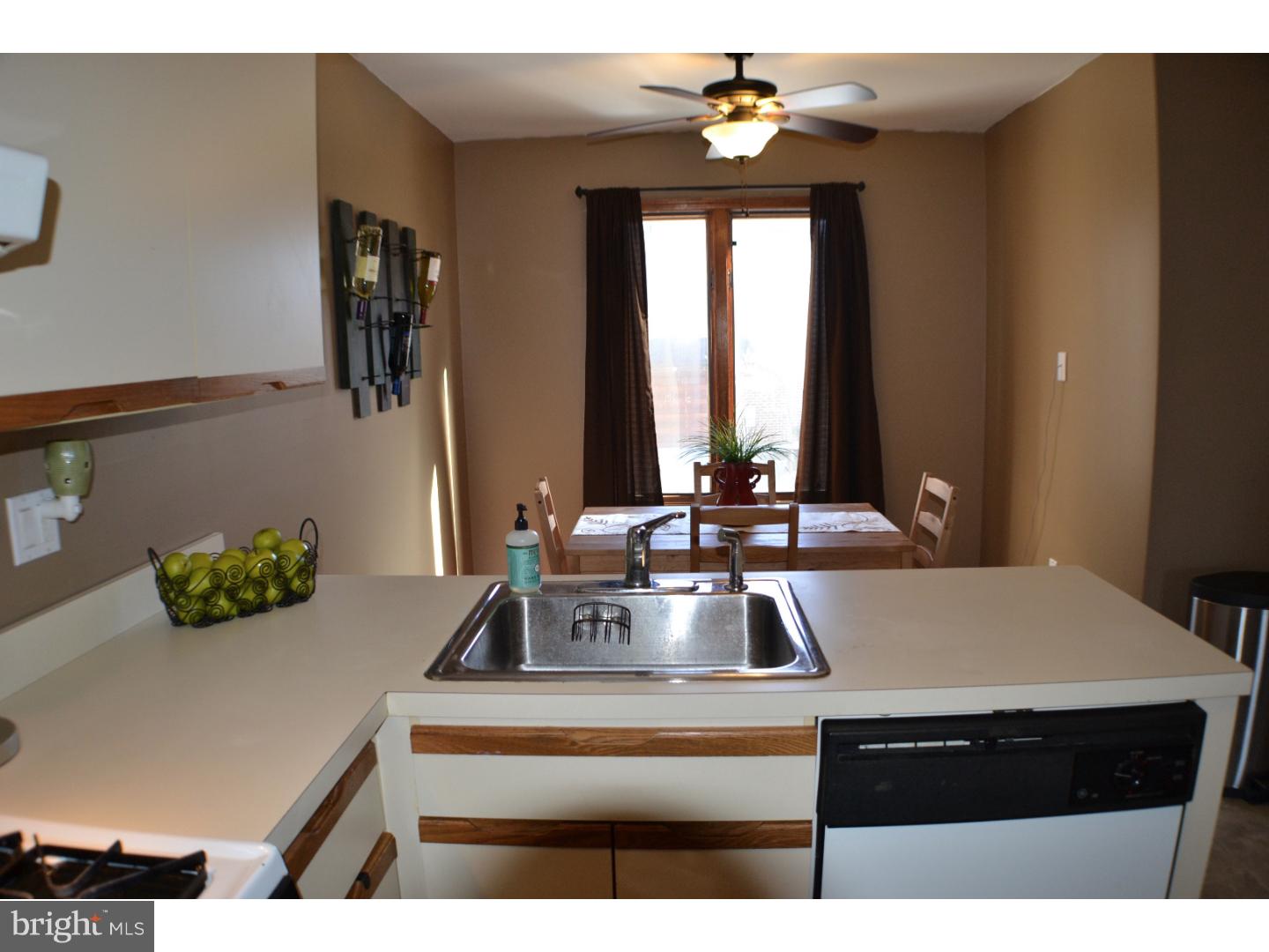 8816 Ridge Avenue, Unit 19 Philadelphia, PA 19128 - Photo 8 of 25 Kitchen