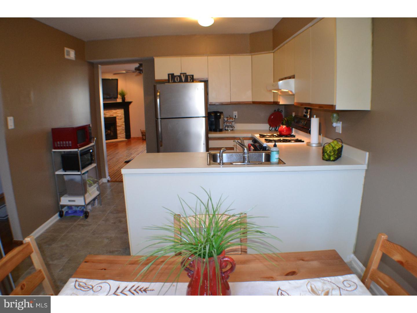 8816 Ridge Avenue, Unit 19 Philadelphia, PA 19128 - Photo 10 of 25 Kitchen