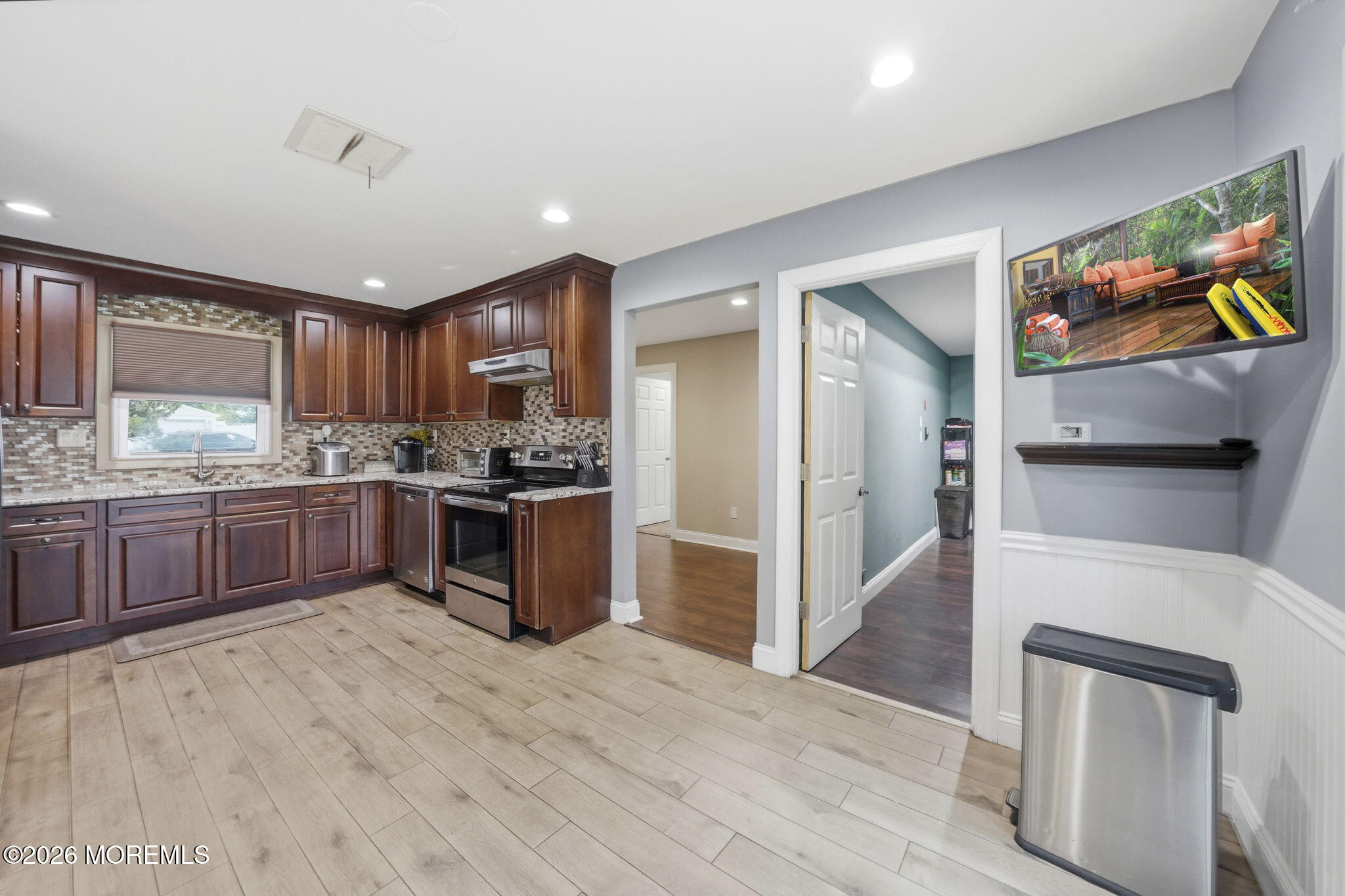 234 Lloyd Road Aberdeen, NJ 07747 - Photo 7 of 37 24-web-or-mls-DSC01127