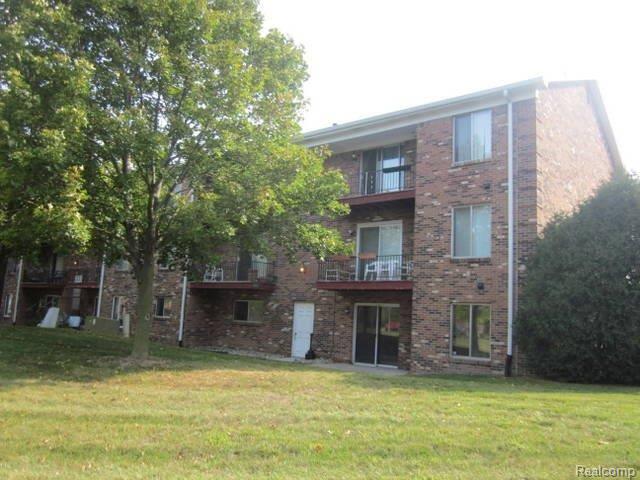 311 West Highland Road, Unit 64 Howell, MI 48843 - Photo 14 of 14 14 REAR VIEW.JPG