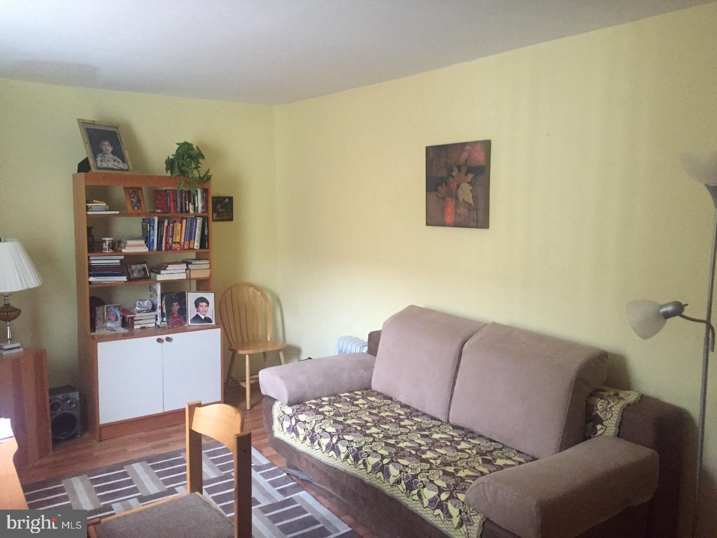 9919 Wingtip Road Philadelphia, PA 19115 - Photo 3 of 14 Gallery Image 3