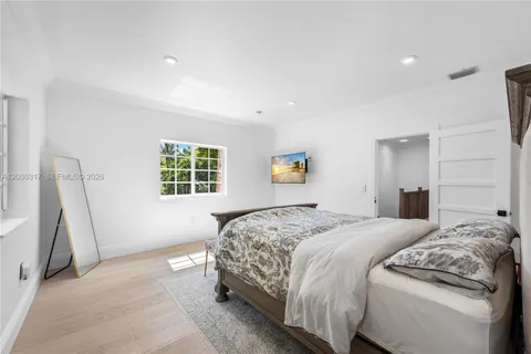 $4,695,000 | 5236 Pine Tree Drive, Miami Beach, FL 33140
