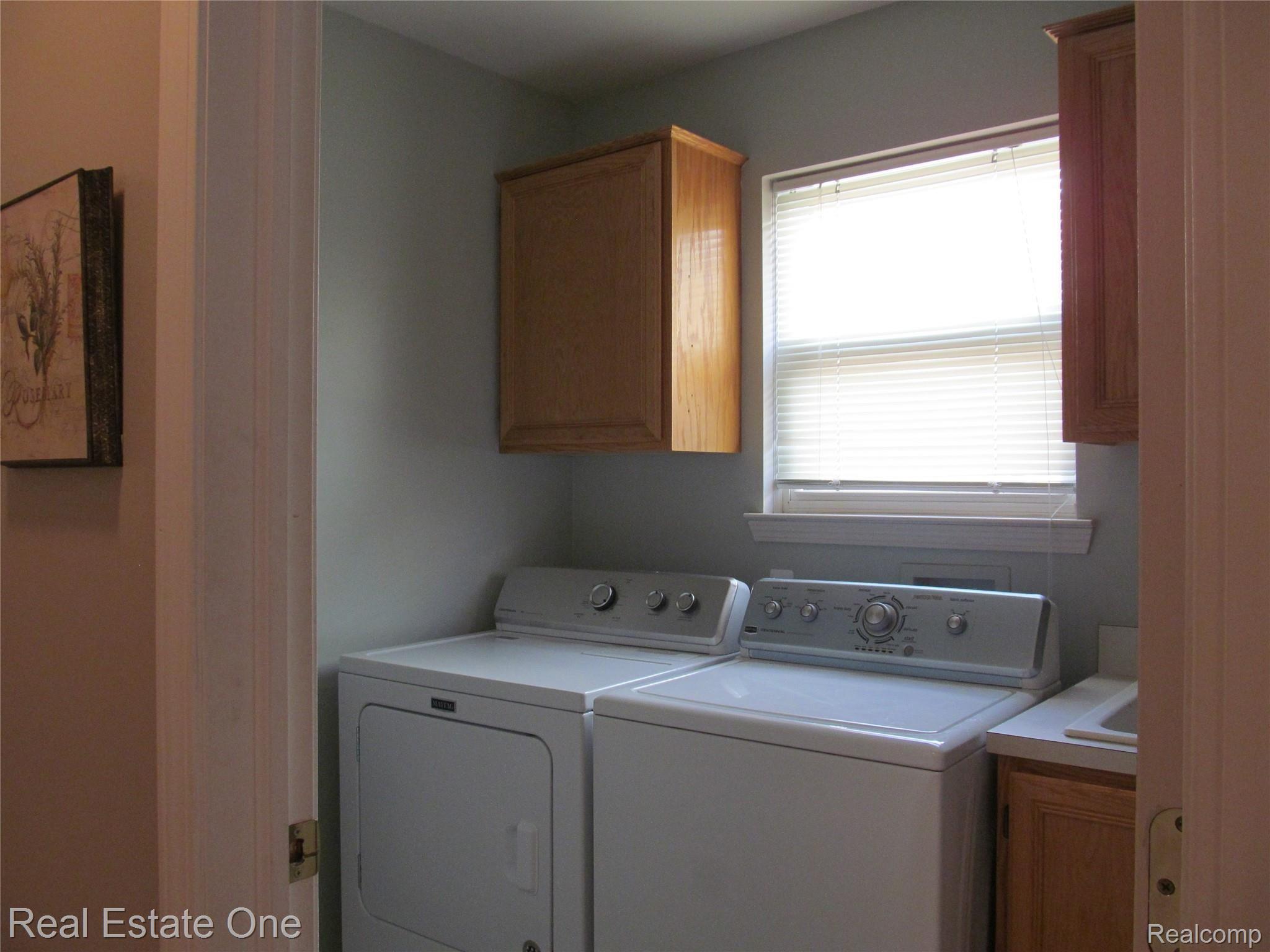 968 Churchill Circle Rochester, MI 48307 - Photo 16 of 28 IMG_1164 - Copy.JPG