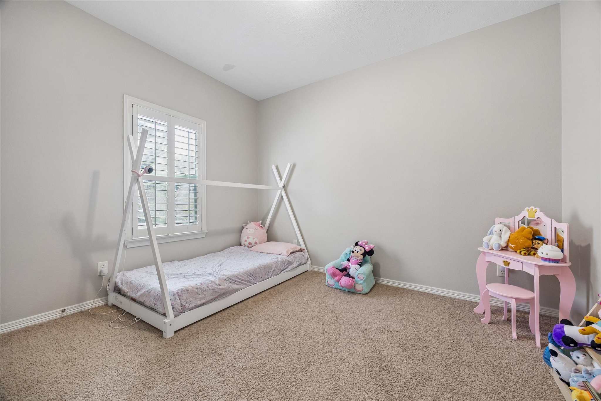 4123 Childress Street, Unit A Houston, TX 77005 - Photo 15 of 18 Secondary bedroom