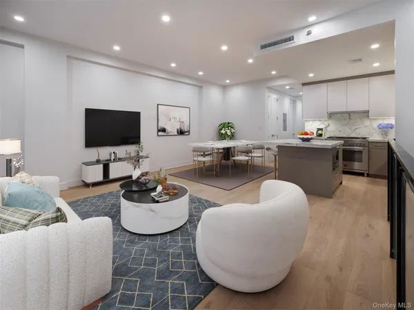 $1,435,000 | 21-31 Shore Boulevard, Unit 1C | Astoria