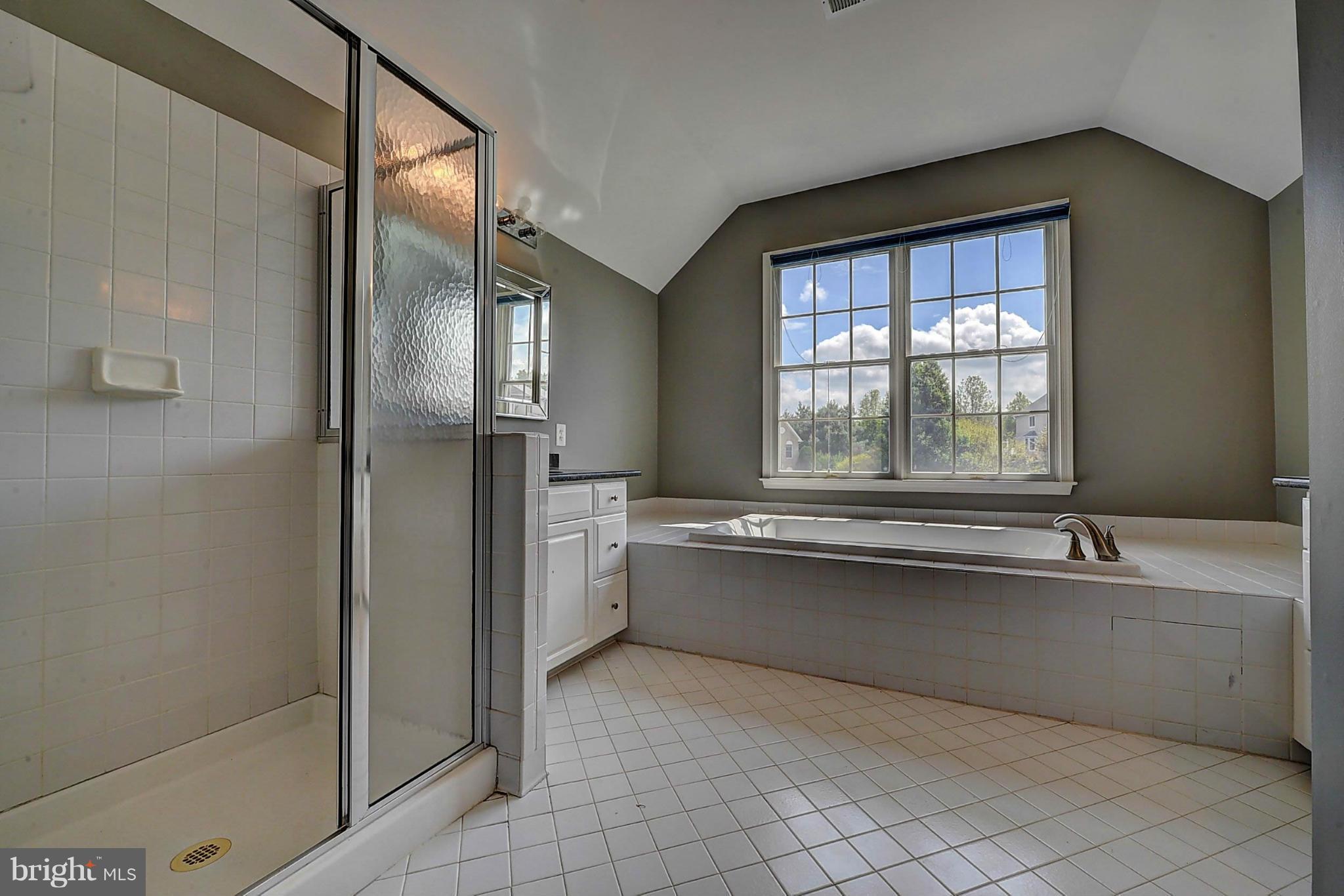 10840 Welbury Court Reston, VA 20194 - Photo 22 of 30 Bath (Master)