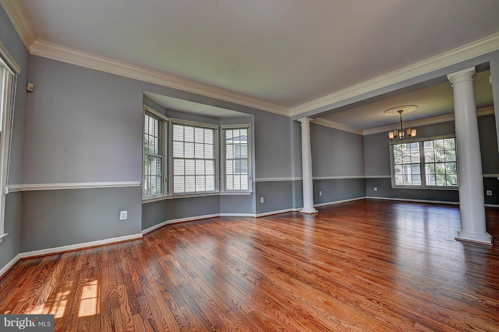 10840 Welbury Court Reston, VA 20194 - Photo 4 of 30 Living Room