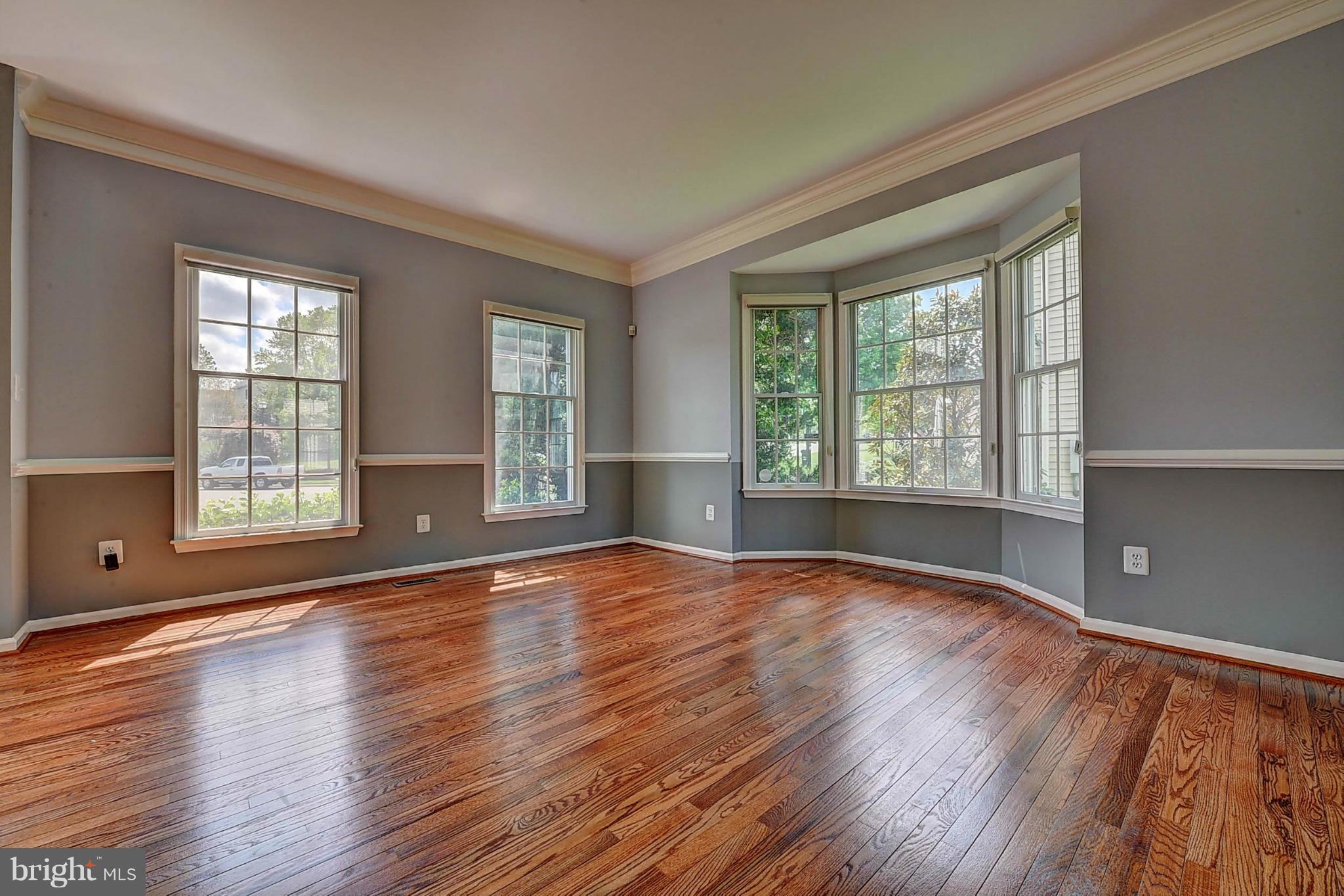 10840 Welbury Court Reston, VA 20194 - Photo 5 of 30 Living Room