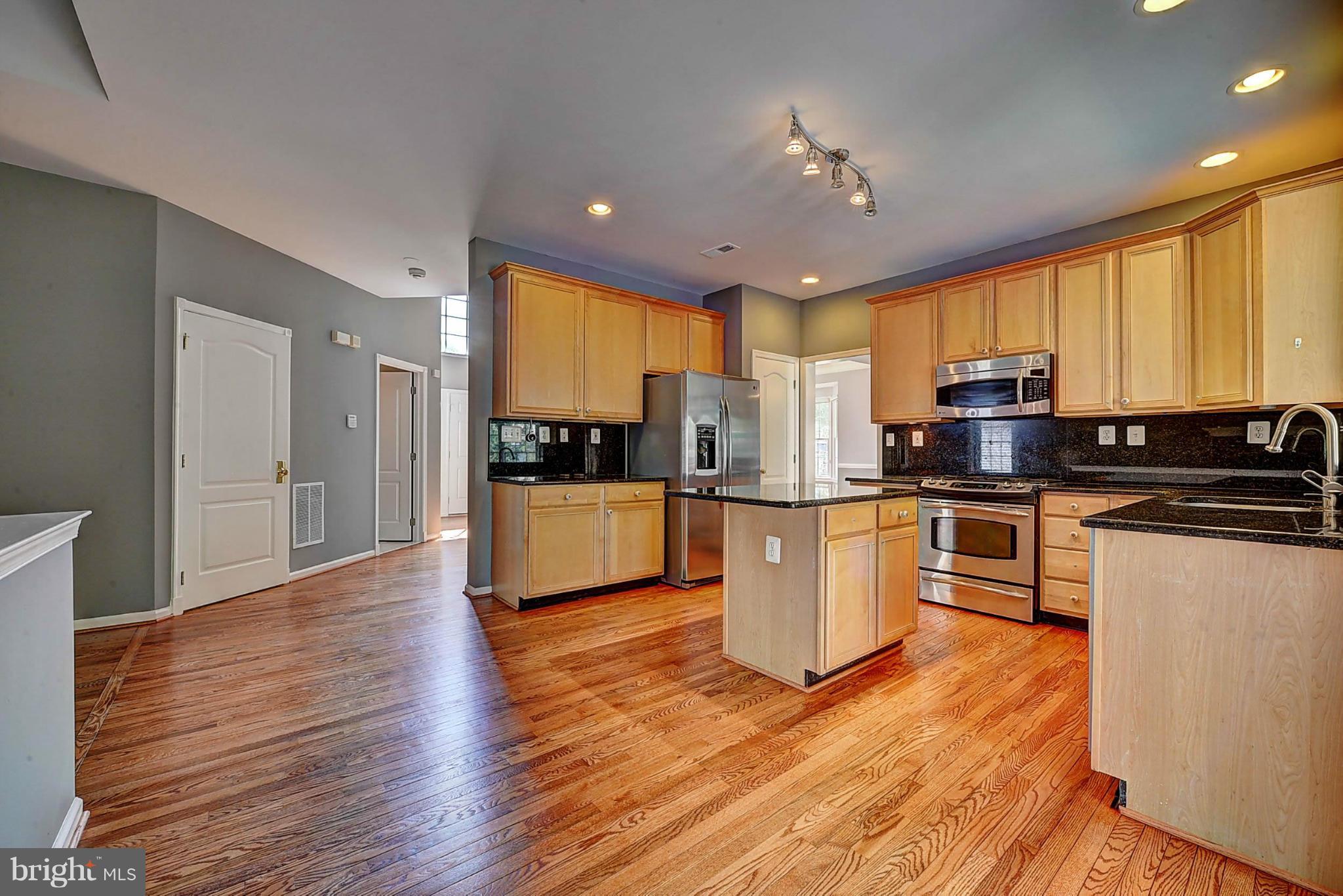 10840 Welbury Court Reston, VA 20194 - Photo 9 of 30 Kitchen