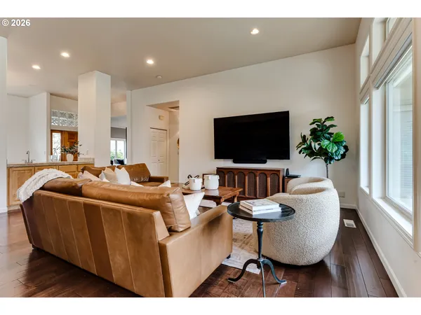 $959,000 | 3247 Lakeside Drive, Eugene, OR 97401