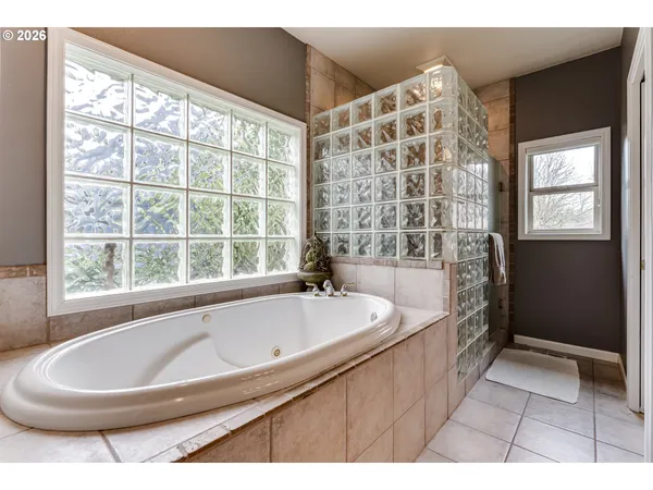 $959,000 | 3247 Lakeside Drive, Eugene, OR 97401