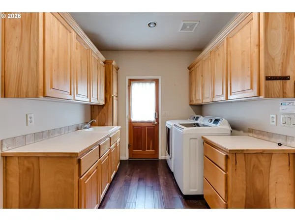 $959,000 | 3247 Lakeside Drive, Eugene, OR 97401