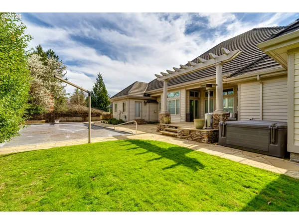 $959,000 | 3247 Lakeside Drive, Eugene, OR 97401