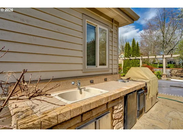 $959,000 | 3247 Lakeside Drive, Eugene, OR 97401