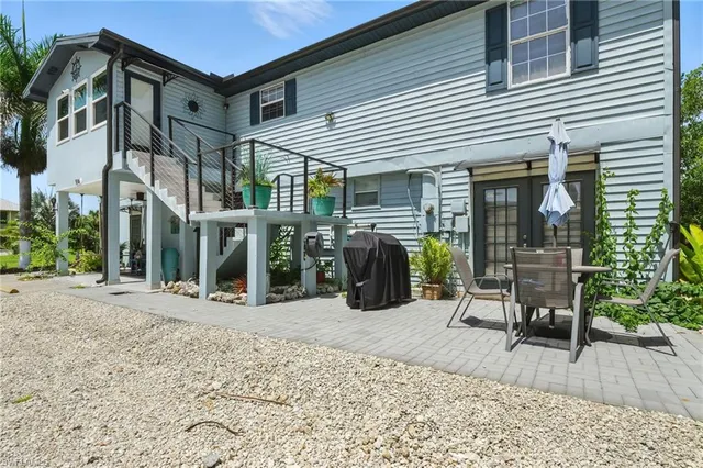 $2,000 | 936 Panther Creek Lane, Unit 2, Everglades City, FL 34139