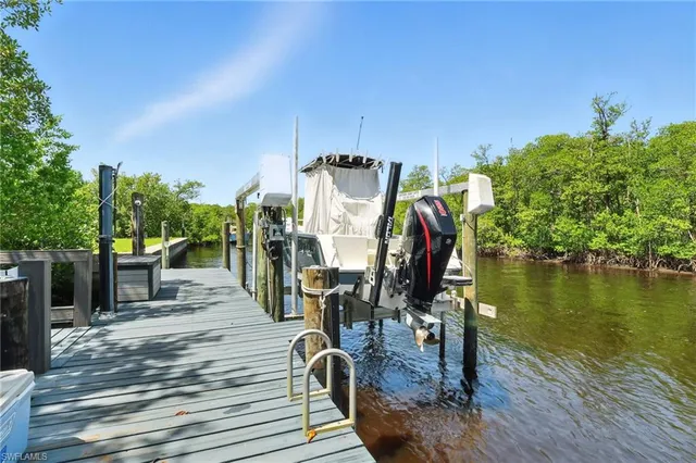 $2,000 | 936 Panther Creek Lane, Unit 2, Everglades City, FL 34139