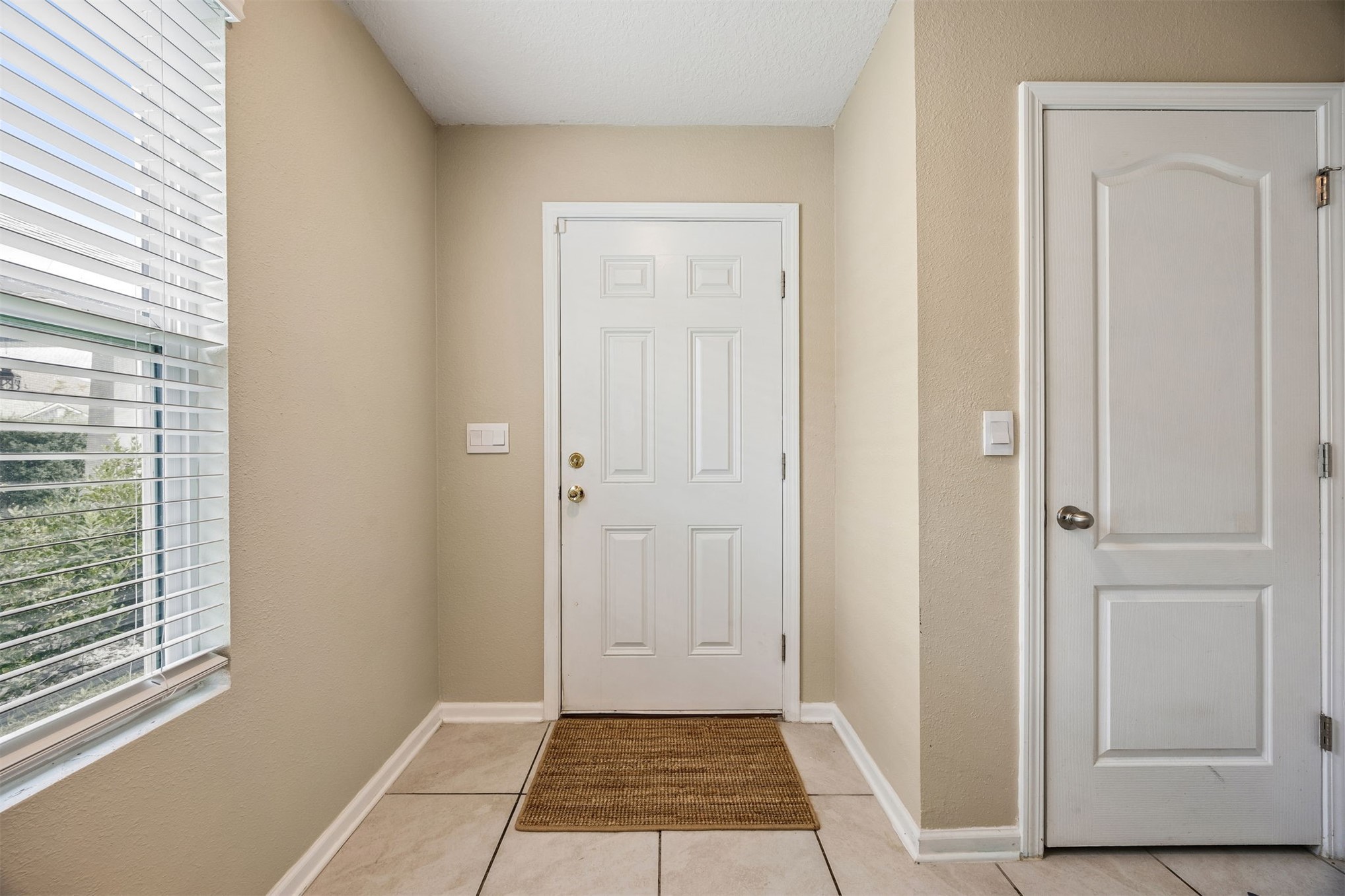 86226 Mainline Road Yulee, FL 32097 - Photo 2 of 27 Foyer