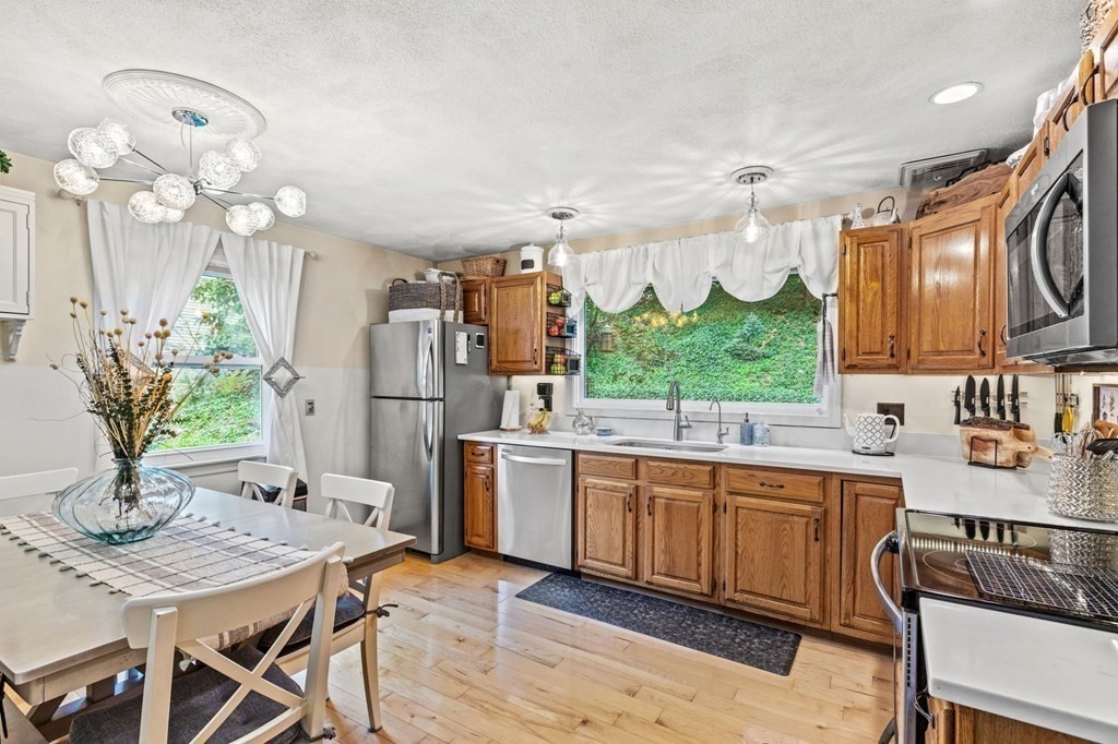91 Cambridge Road Woburn, MA 01801 - Photo 4 of 42 Gallery Image 4
