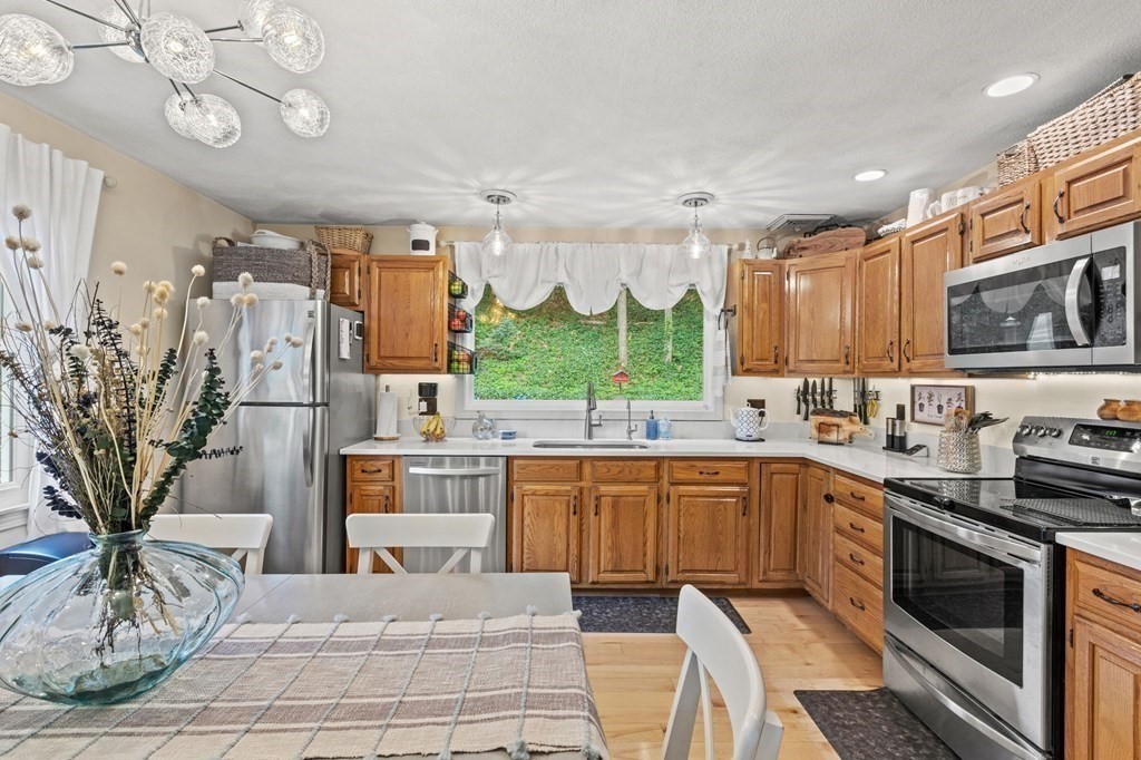 91 Cambridge Road Woburn, MA 01801 - Photo 5 of 42 Gallery Image 5