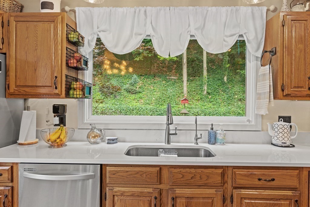 91 Cambridge Road Woburn, MA 01801 - Photo 6 of 42 Gallery Image 6